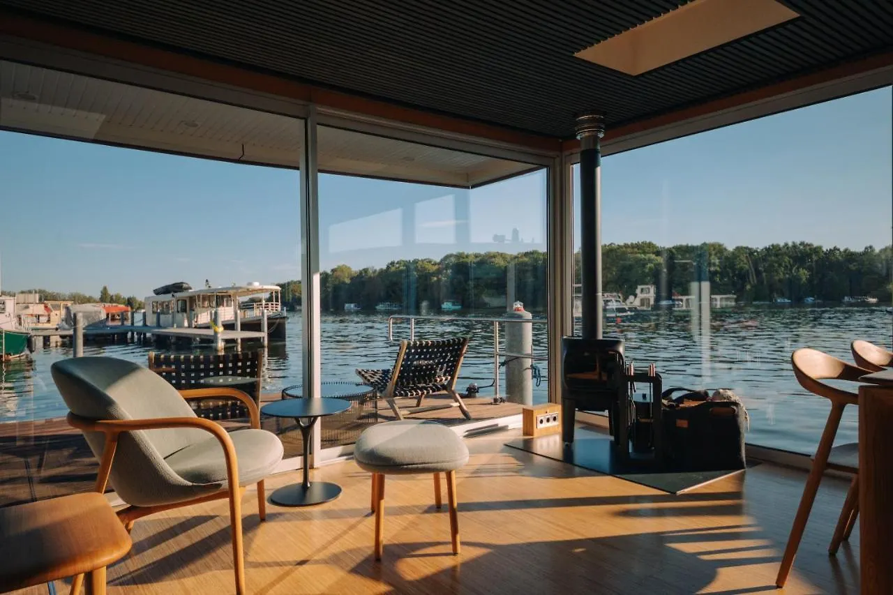 Botel Julia - Schwimmendes Apartment Berlino